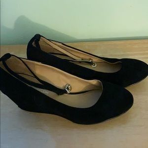 Ladies wedge heel shoes